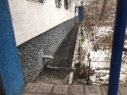 Московское шоссе 135,установка лавочки, ремонт отмостка и выход из подъезда